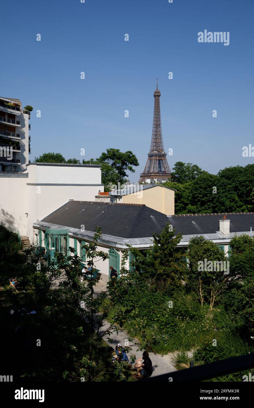 File:Place Rodin, Paris 16e 1.jpg - Wikimedia Commons