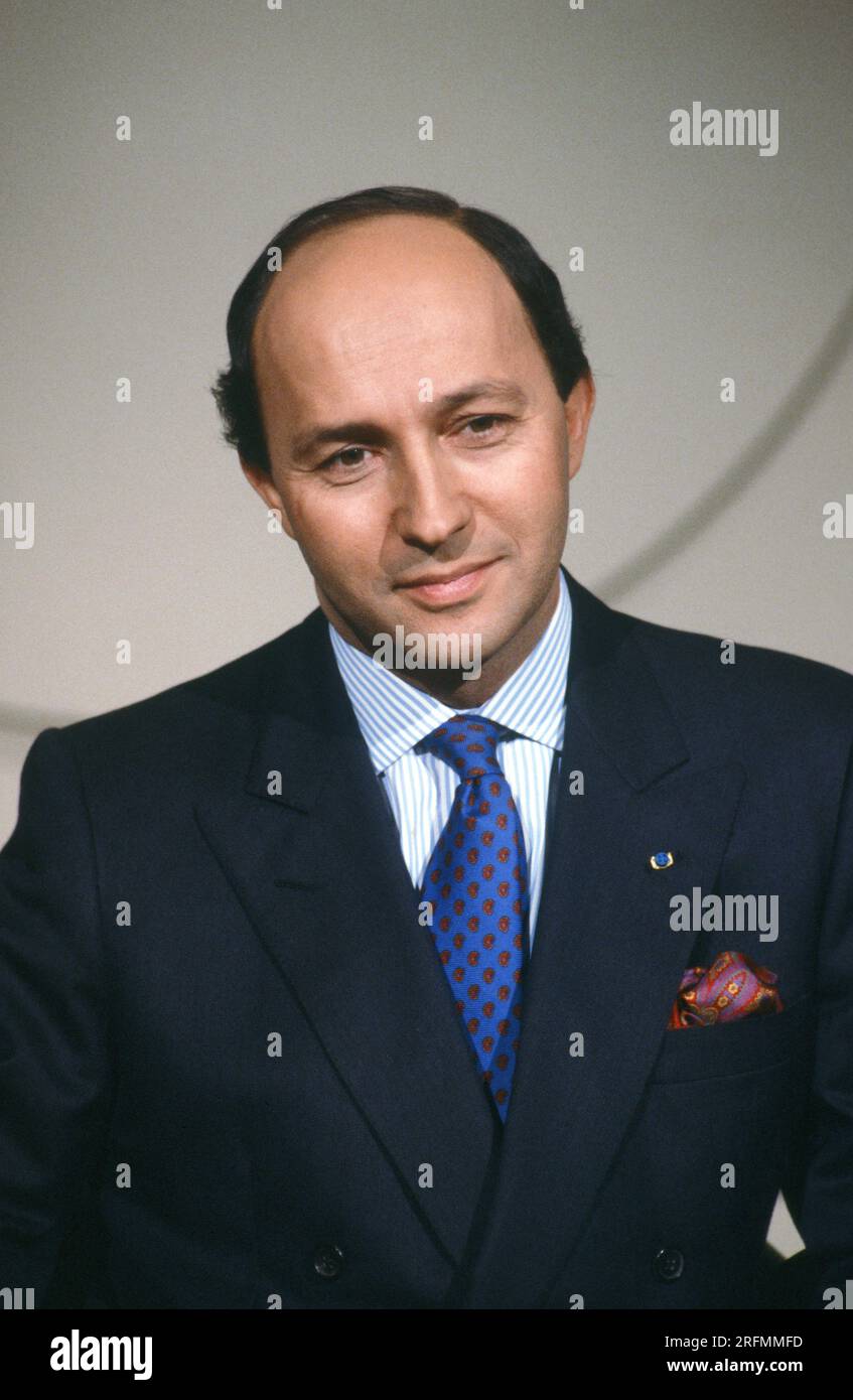 Laurent Fabius on the set of the political TV show "L'Heure de vérité