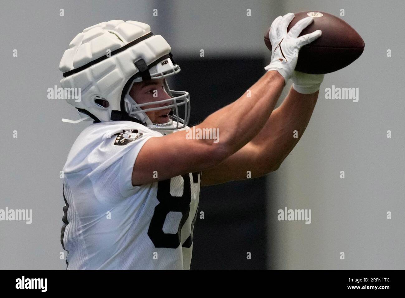 Las Vegas Raiders tight end Michael Mayer (87) participates during a  practice at NFL football training camp Thursday, July 27, 2023, in  Henderson, Nev. (AP Photo/John Locher Stock Photo - Alamy