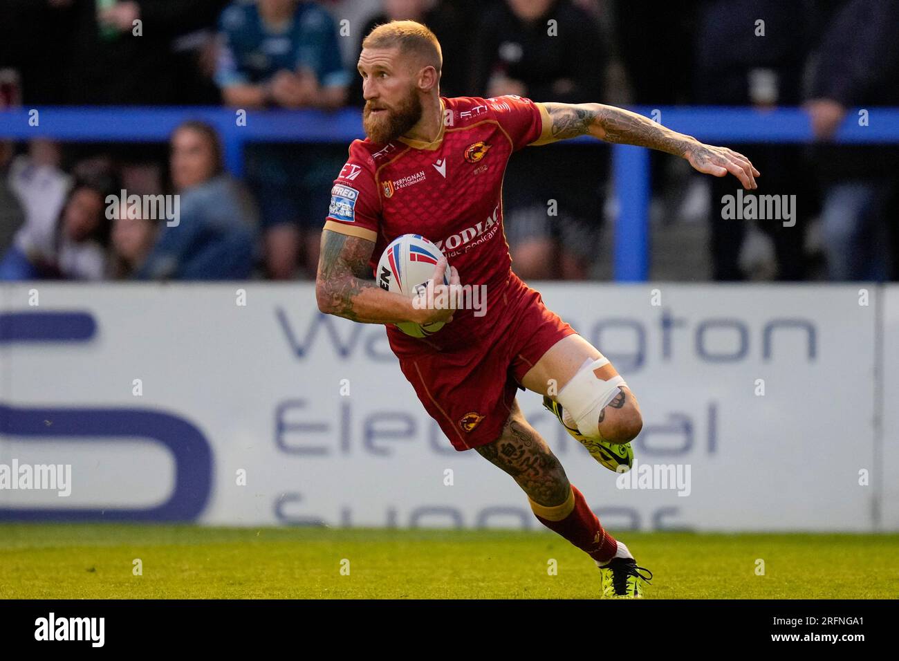 Sam Tomkins #29 of Catalans Dragons runs with the ball during the Betfred Super League Round 21 match Warrington Wolves vs Catalans Dragons at Halliwell Jones Stadium, Warrington, United Kingdom, 4th August 2023  (Photo by Steve Flynn/News Images) Stock Photo
