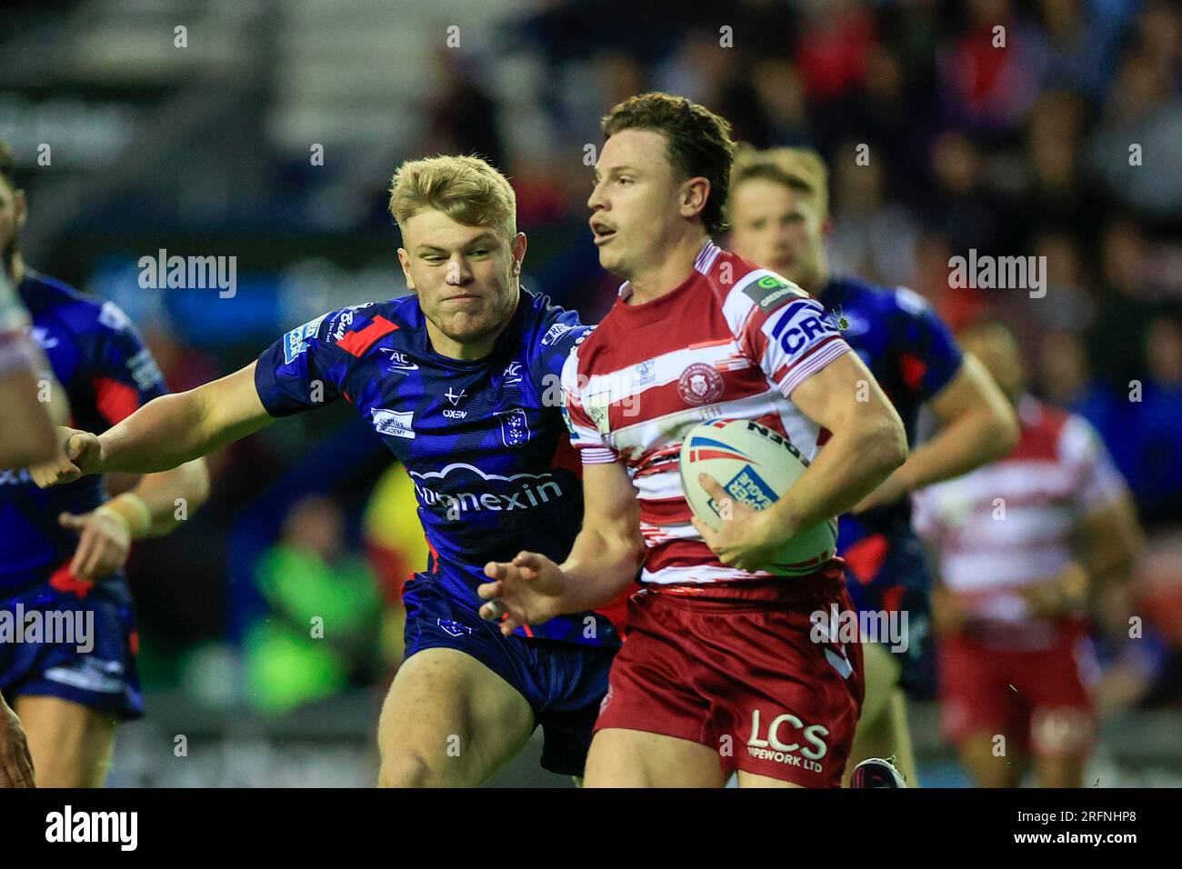 leo-tennison-39-of-hull-kr-goes-in-for-the-tackle-on-jai-field-1-of