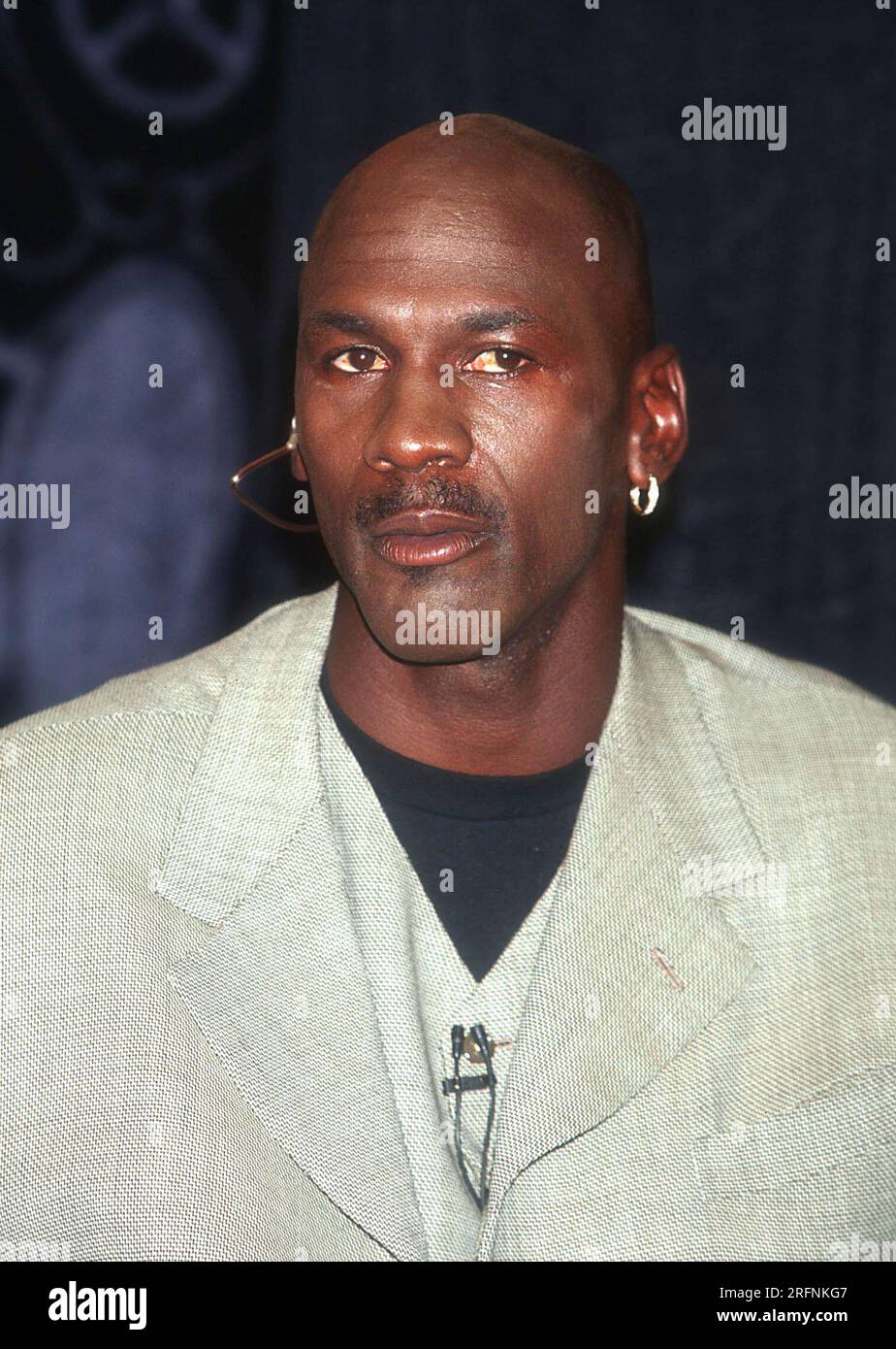 Michael Jordan is Super Wealthy Now Because His Mom Insisted On A Minor  Contract Change With Nike In 1984 | Sideline Sources