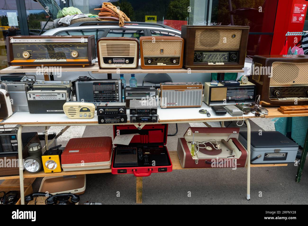 Villach, Austria (31st July 2023) - A wide collection of old radios and turntables at a flea market Stock Photo