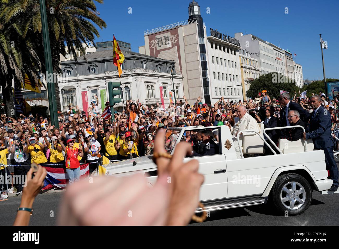 Pope Francis waves to thousands of cheering pilgrims on his way to ...