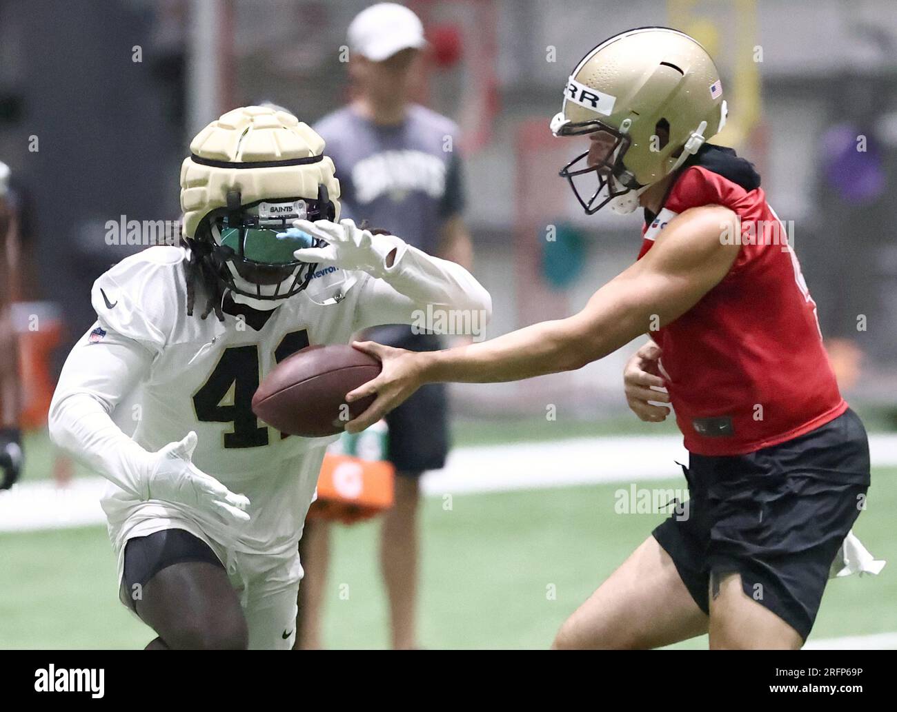 New Orleans Saints running back Alvin Kamara (41) warms hip before an NFL  football game against the Kansas City Chiefs in New Orleans, Sunday, Aug.  13, 2023. (AP Photo/Gerald Herbert Stock Photo - Alamy