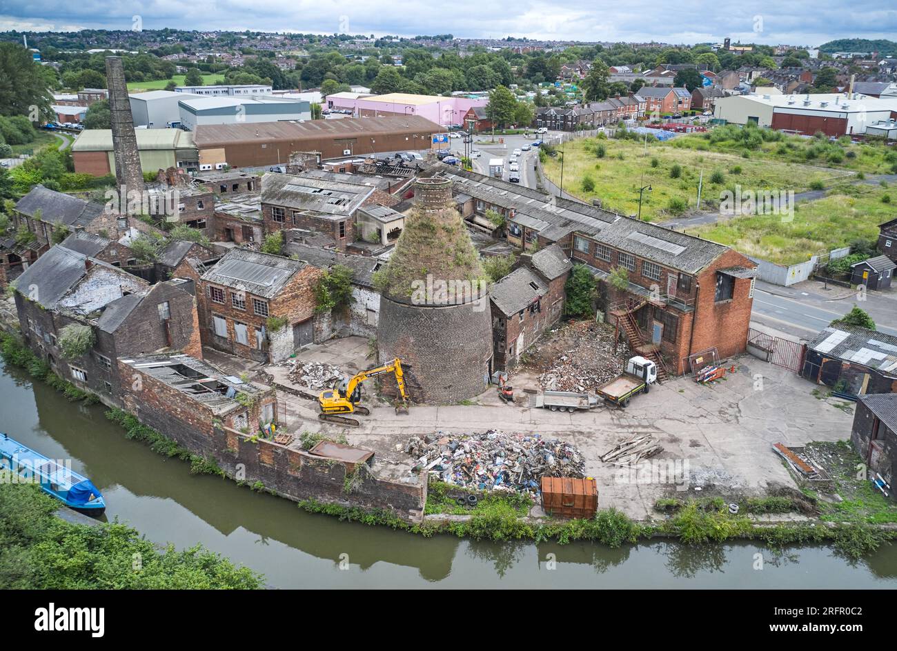 Aerial picture of Kensington & Price pottery works and bottle oven in
