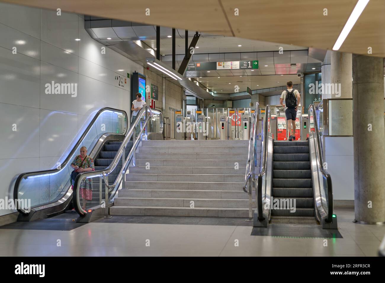 04.08.2023. Barcelona, Spain, interior of Passeig de Gracia station