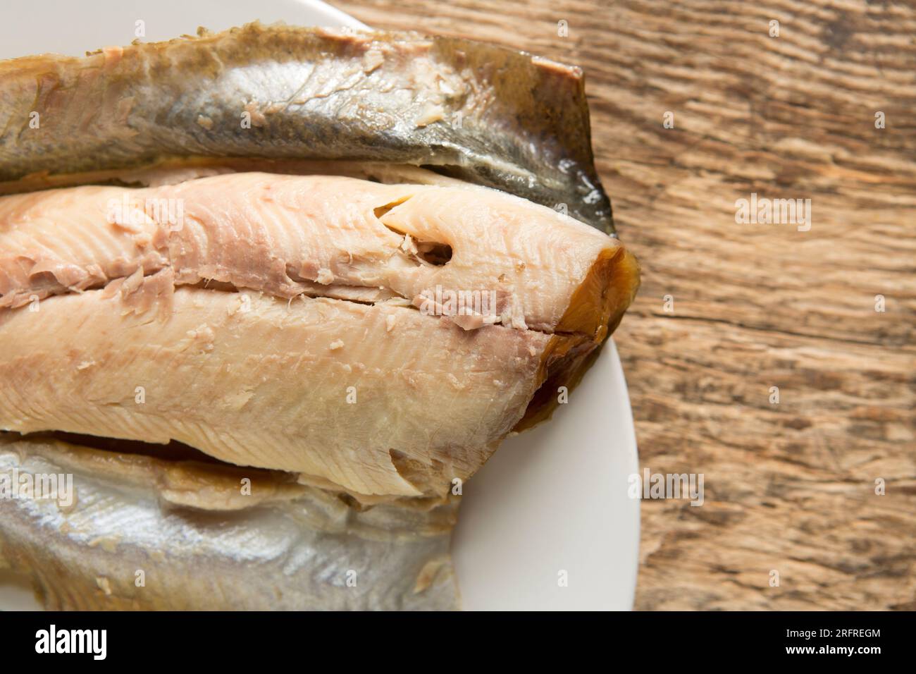 Hot smoked rainbow trout, Oncoryhnchus mykiss, served with a horseradish and beetroot sauce, lamb’s lettuce salad and sliced lemon. England UK GB Stock Photo
