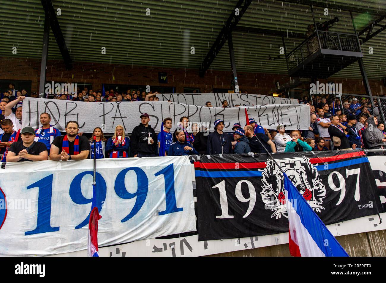 Drammen, Norway, 05 th August 2023. VAR-Protest during the first 15 minutes of the the match between Strømsgodset and Vålerenga at Marienlyst Stadion in Drammen.   Credit: Frode Arnesen/Alamy Live News Stock Photo