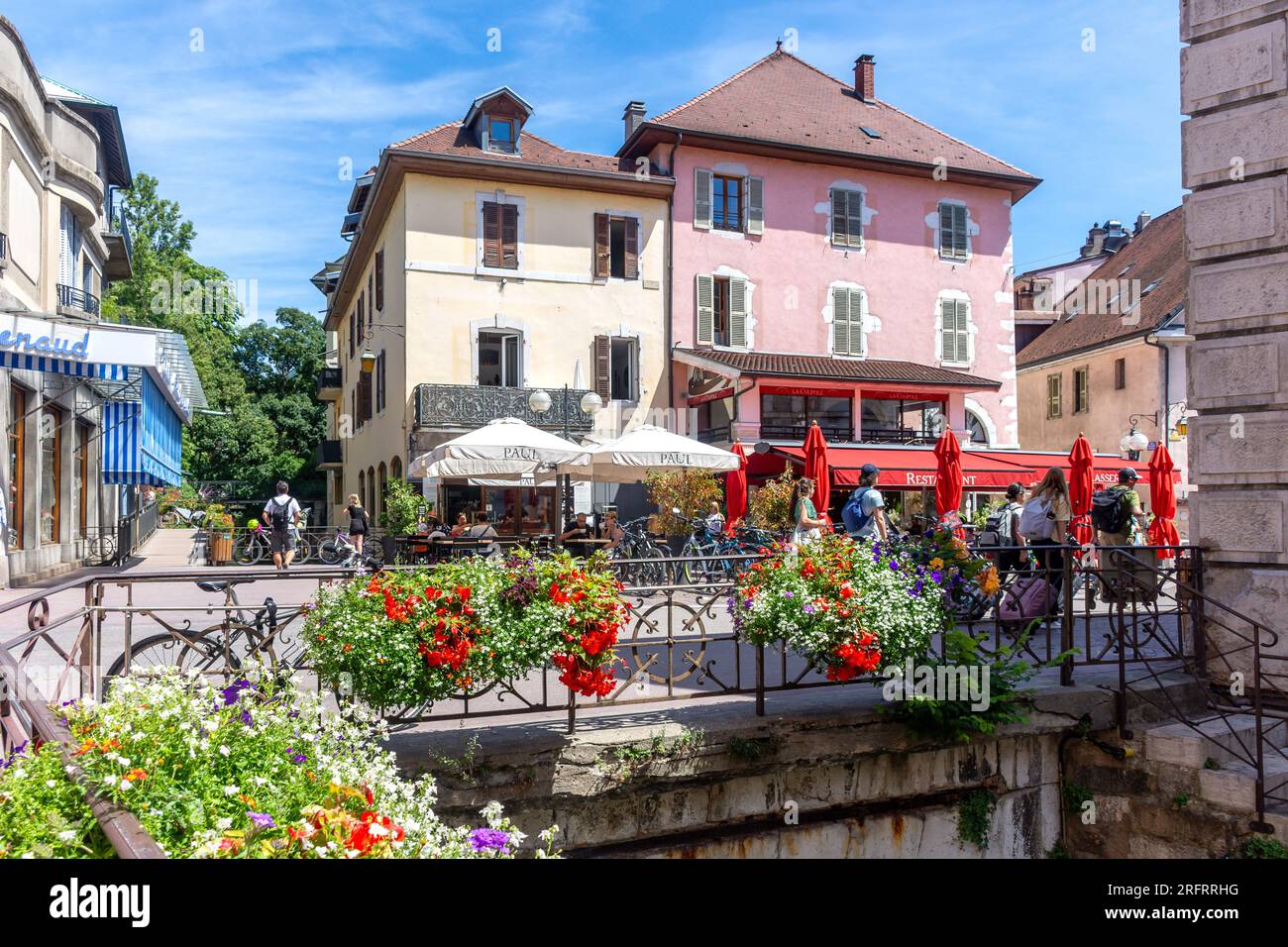Outdoor restaurants, Rue de la République, Vieille Ville, Annecy, Haute-Savoie, Auvergne-Rhône-Alpes, France Stock Photo
