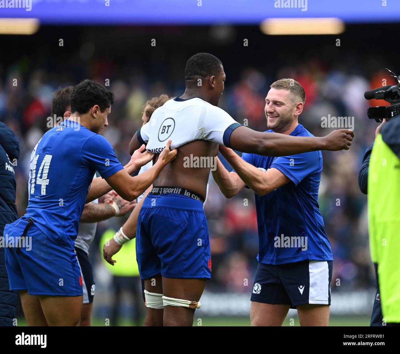 Scottish Gas Murrayfield.Edinburgh.Scotland, UK. 5th Aug, 2023. Scotland v France. The Famous Grouse Nations Series 2023. Scotlands10. Finn Russell (Bath Rugby) C Captain(R) swaps shirts with former Racing 92 team-mate 4 Cameron Woki - France lock with help from 14 Louis Bielle-Biarrey - France winger Credit: eric mccowat/Alamy Live News Stock Photo