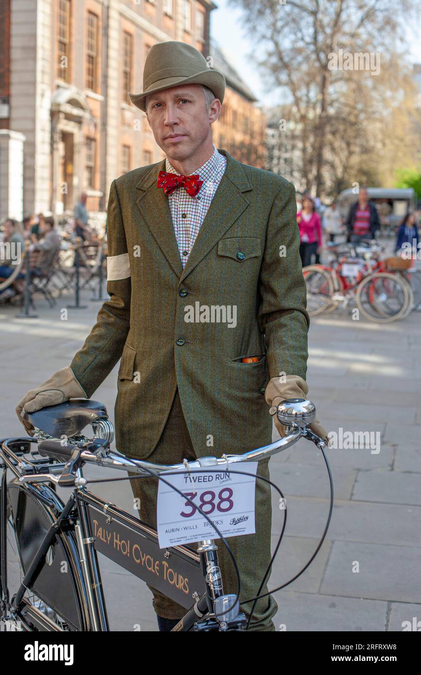 Tweed Run participant with retro bike and bow tie , London, 2019 , UK Stock Photo