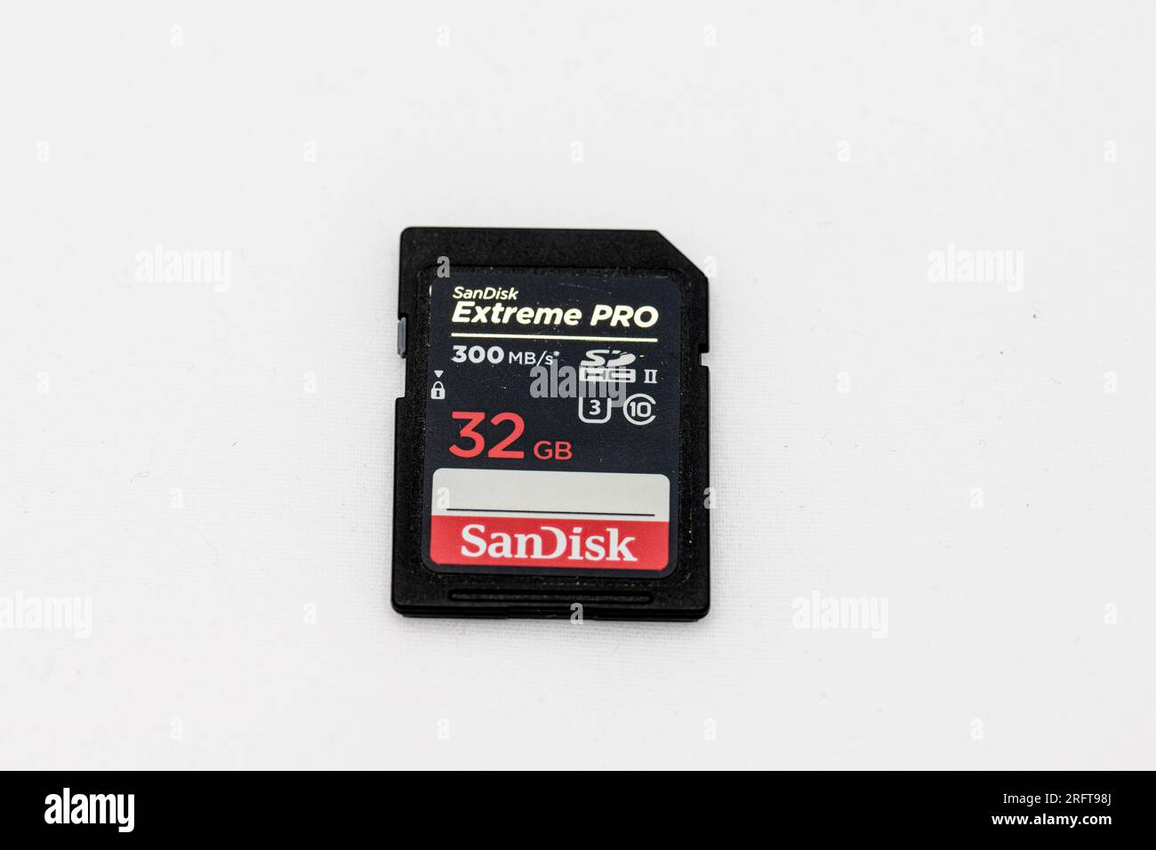 Gothenburg, Sweden - december 06 2022: Front of a 32GB Sandisk Extreme PRO  SDHC UHS-II 300MB/s memory card Stock Photo - Alamy