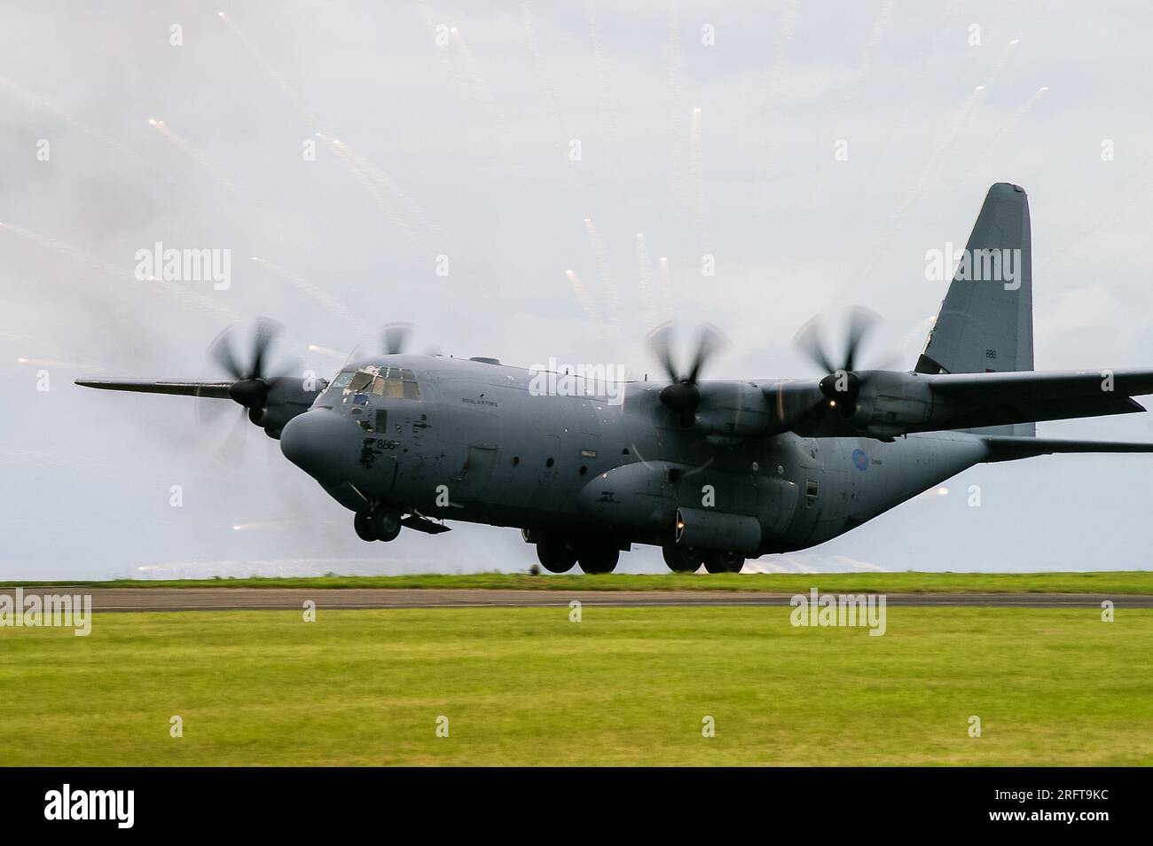 Royal Air Force Lockheed C-130J Hercules ZH886 taking off at Cotswold ...