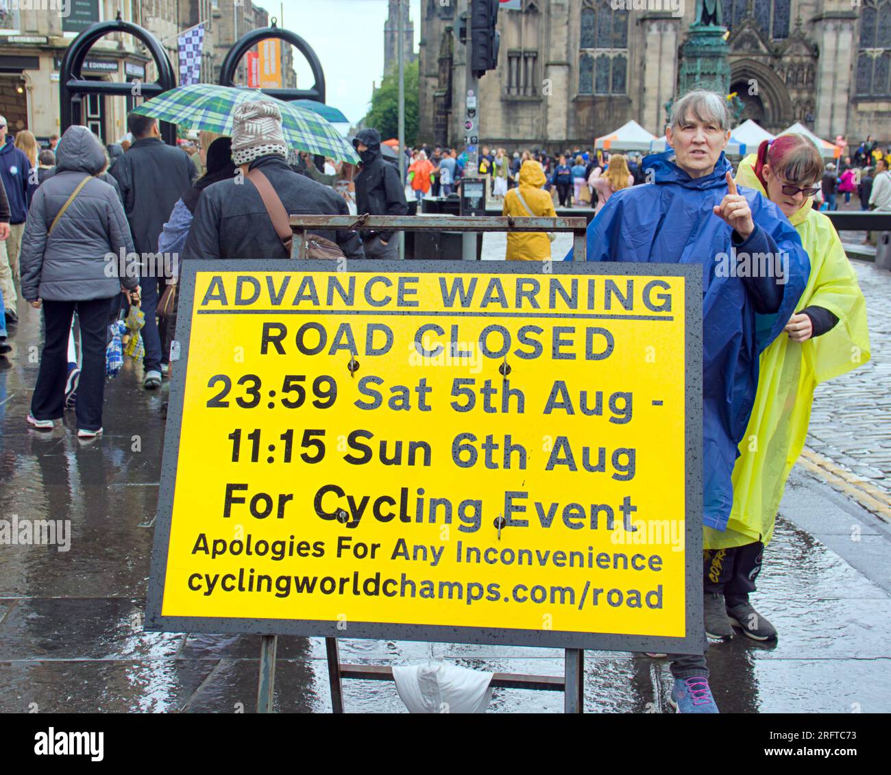 Edinburgh, Scotland, UK. 5th  August, 2023. uci cycling road race Edinburgh fringe performers were out in force on the royal mile advertising their shows with flyers ahead of the rain appearing. Credit Gerard Ferry/Alamy Live News Stock Photo