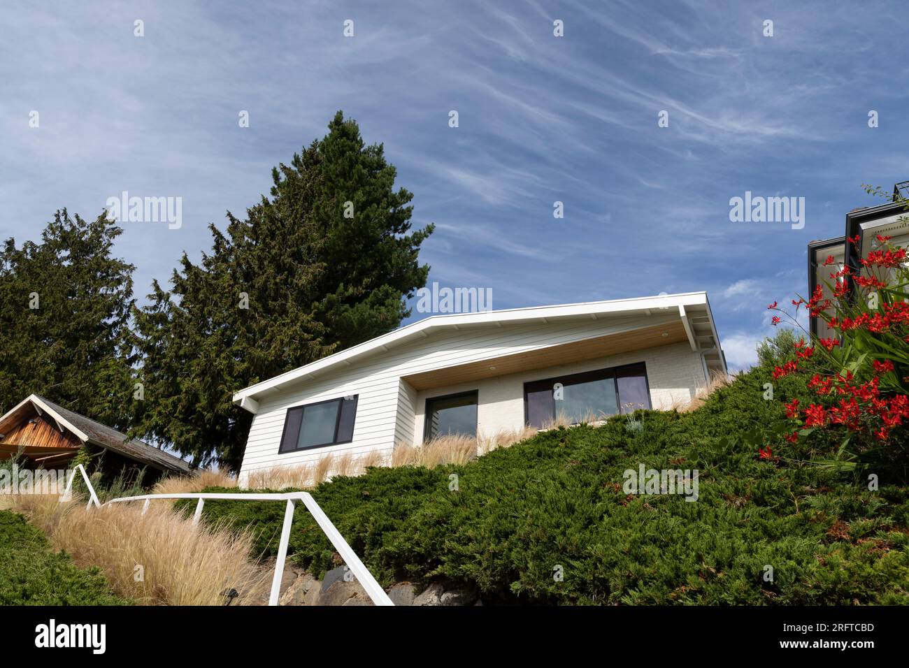 Lush landscaping surrounds homes in Seattle’s affluent North Admiral neighborhood Stock Photo