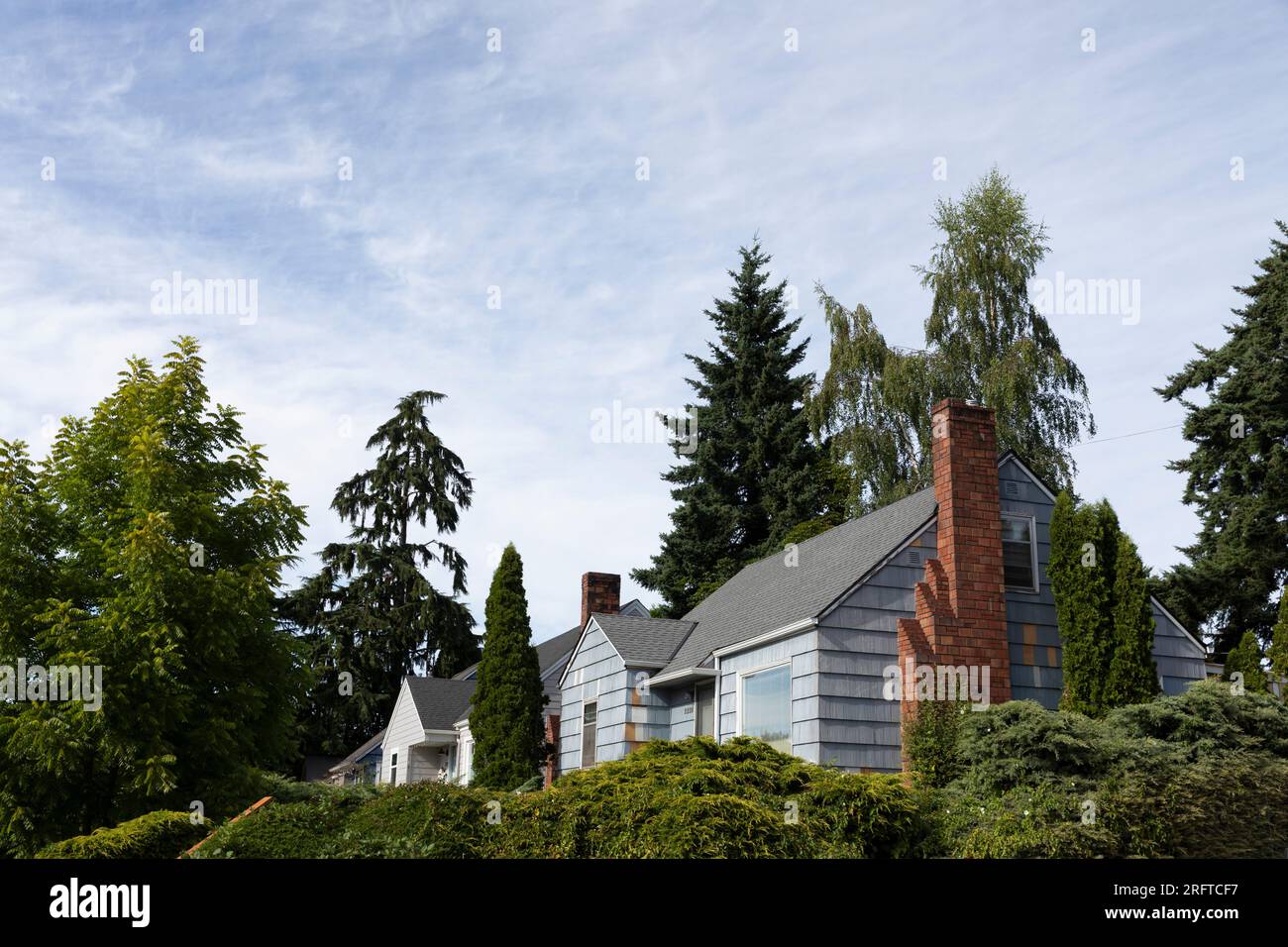 Lush landscaping surrounds homes in Seattle’s affluent North Admiral neighborhood Stock Photo