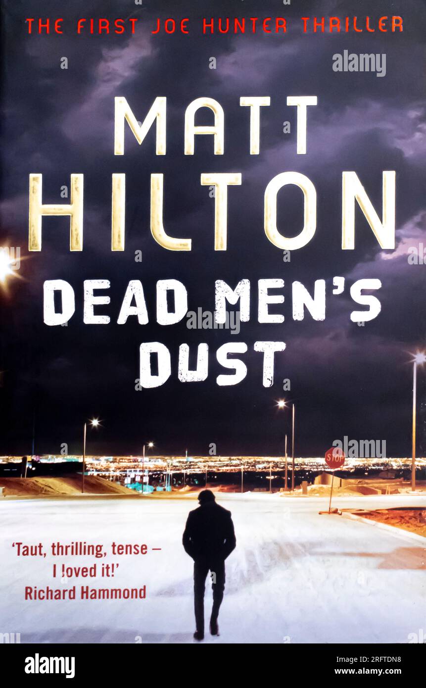 Dead Men's Dust Book by Matt Hilton 2009 Stock Photo
