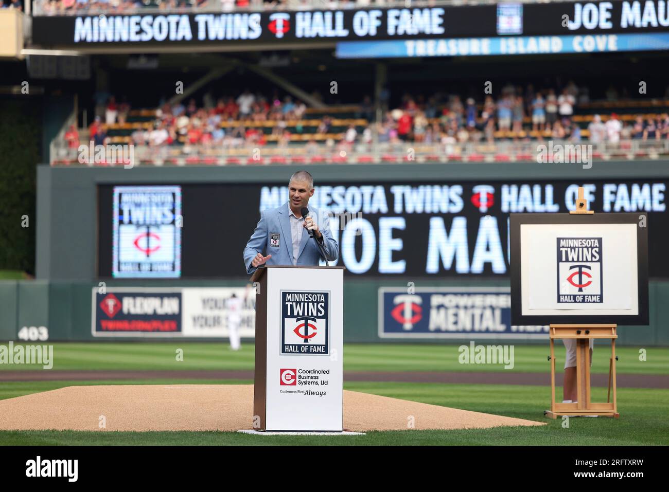 Arizona Diamondbacks vs Minnesota Twins: Joe Mauer Inducted into Hall of  Fame - BVM Sports