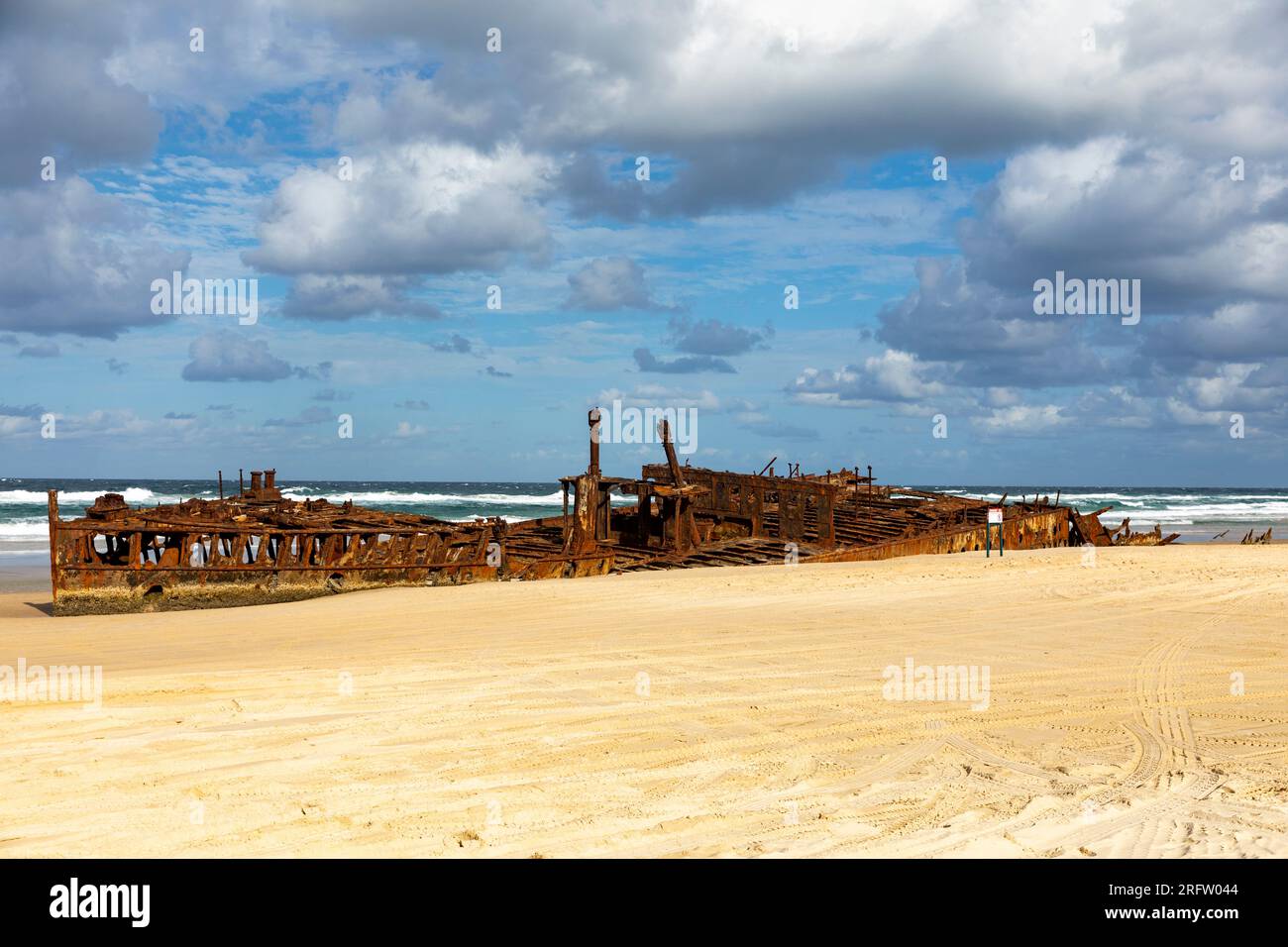 Fraser Island shipwreck, SS Maheno ocean liner ship wreck on 75 mile ...