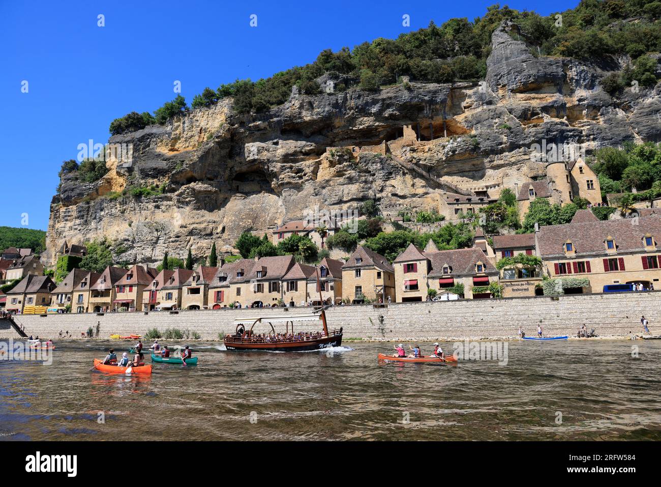 Promenade sur la Dordogne à La RoqueGageac en Périgord, classé parmi — free download
