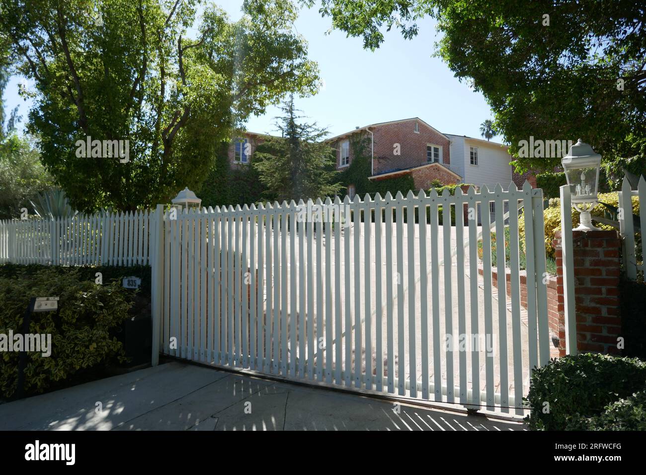 Beverly Hills, California, USA 5th August 2023 Director John Landis Former Home/house at 835 Loma Vista Drive on August 5, 2023 in Beverly Hills, California, USA Photo by Barry King/Alamy Stock Photo Stock Photo