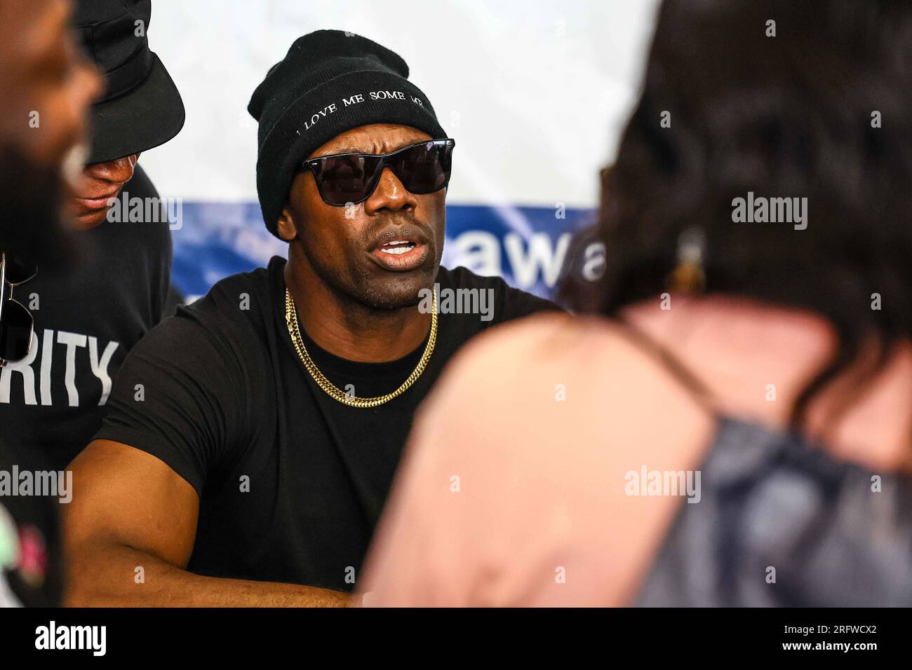 Buffalo Bills reciever Terrell Owens pumps up the crowd after a big pass  play during Thursday nights practice at St. John Fisher College in  Rochester, NY (Credit Image: © Michael Johnson/Southcreek  Global/ZUMApress.com