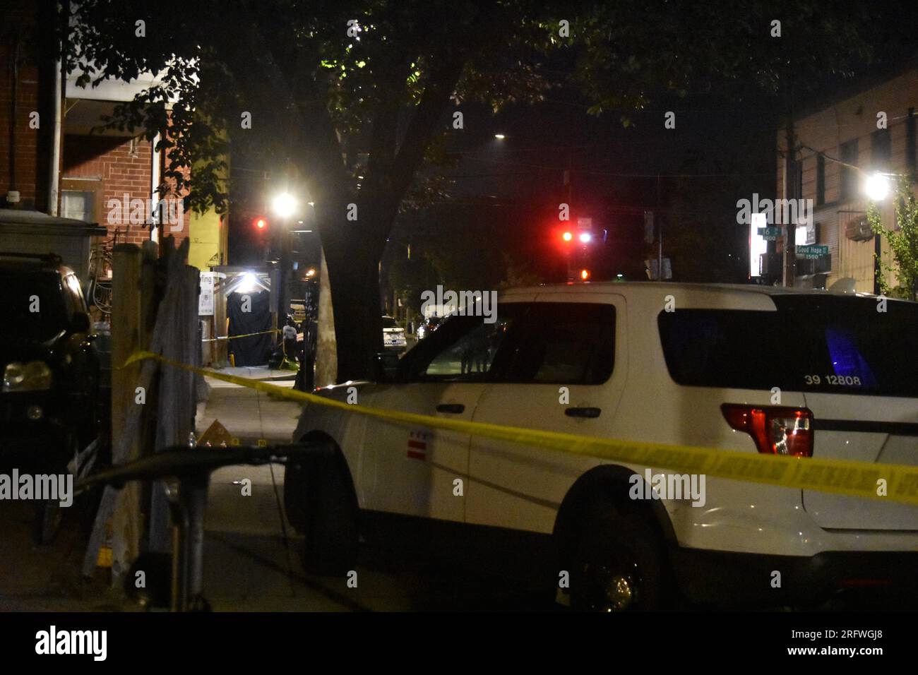 Washington, United States. 06th Aug, 2023. Authorities block the crime scene with crime scene tape and cordon off the area with police vehicles. Mass shooting in Washington, DC, United States on August 5, 2023. At approximately 8:00 PM Saturday evening, officers responded to the 1600 block of Good Hope Road, Southeast where they found five people shot. Three people were pronounced dead on scene including one female and two males, two other people were transported to the hospital for treatment. (Photo by Kyle Mazza/SOPA Images/Sipa USA) Credit: Sipa USA/Alamy Live News Stock Photo