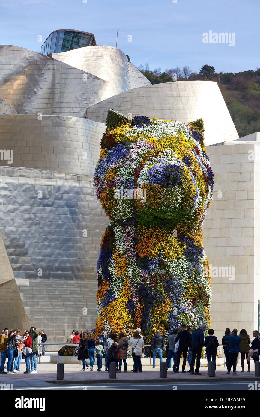 The tourist people in front of the Puppy by Jeff Koons and the Guggenheim Museum, Bilbao, Bizkaia, Biscay, Basque Country, Euskadi, Euskal Herria, Spa Stock Photo