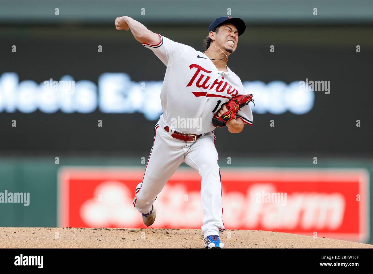 MLB Minnesota Twins pitcher Kenta Maeda 001