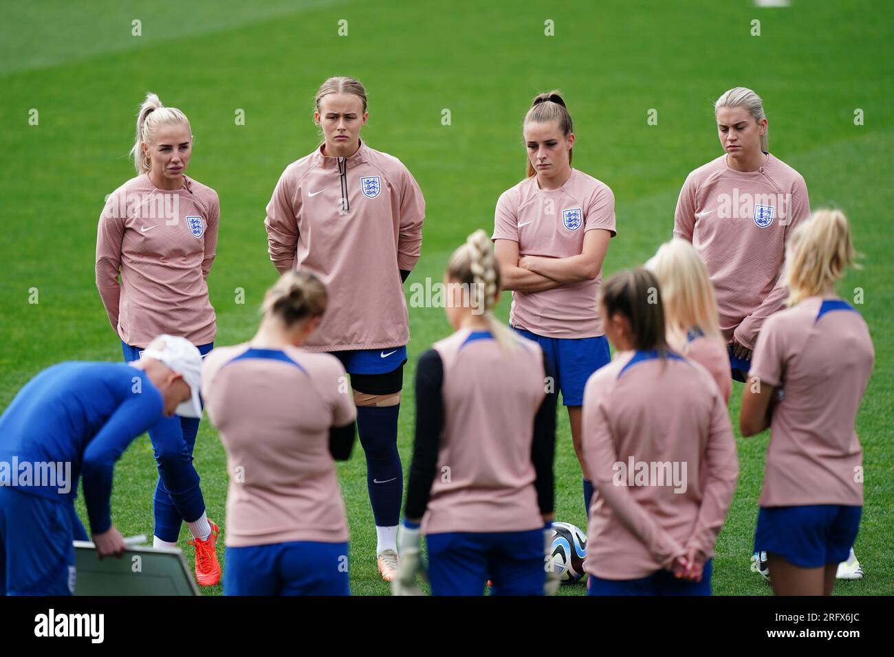 England's (L-R) Alex Greenwood, Hannah Hampton, Ella Toone and Alessia Russo form a huddle during a training session at the Central Coast Stadium in Gosford, Australia. Picture date: Sunday August 6, 2023. Stock Photo