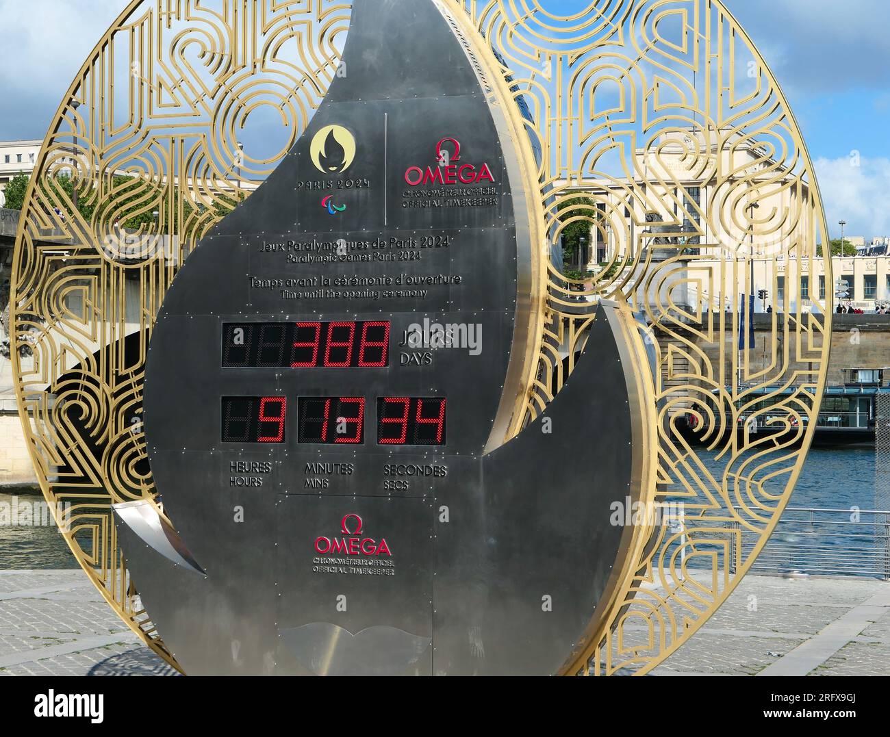 Paris, France. August 06. 2023. Omega clock of the Olympic Games, located on the banks of the Seine. Countdown of the paralympics games 2024. Stock Photo