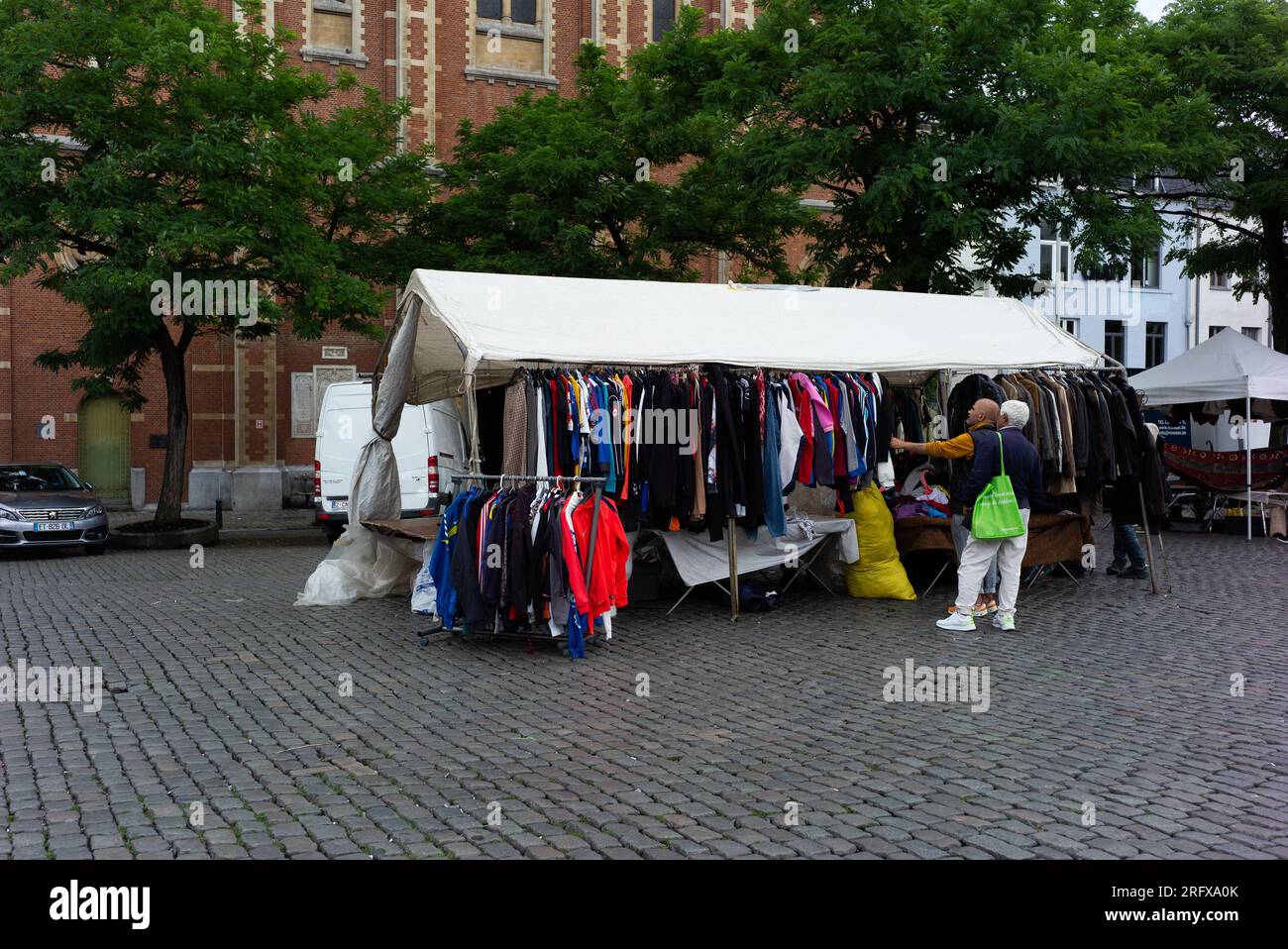 Place du Jeu-de-Balle flea market all kinds of second-hand objects can be clipped, brussels august 6, 2023 belgium Stock Photo