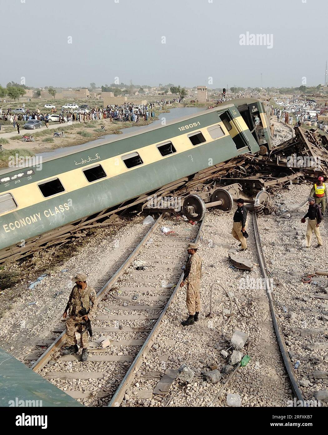 Sanghar. 6th Aug, 2023. Derailed coaches of a passenger train are seen in Sanghar district of Pakistan's southern Sindh province on Aug. 6, 2023. At least 22 people were killed and over 50 others injured on Sunday after a passenger train derailed in the Sanghar district of Pakistan's southern Sindh province, local police said. Credit: Str/Xinhua/Alamy Live News Stock Photo