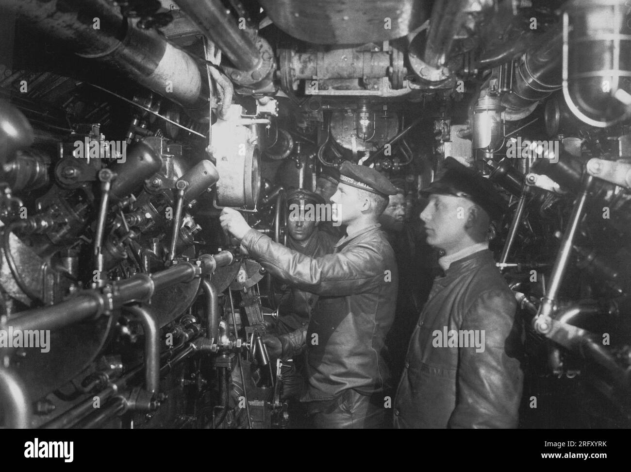 ATLANTIC OCEAN - circa 1918 - Engine room of an oil-burning German submarine (U-Boat). These were used with devastating effects on Allied shipping in Stock Photo