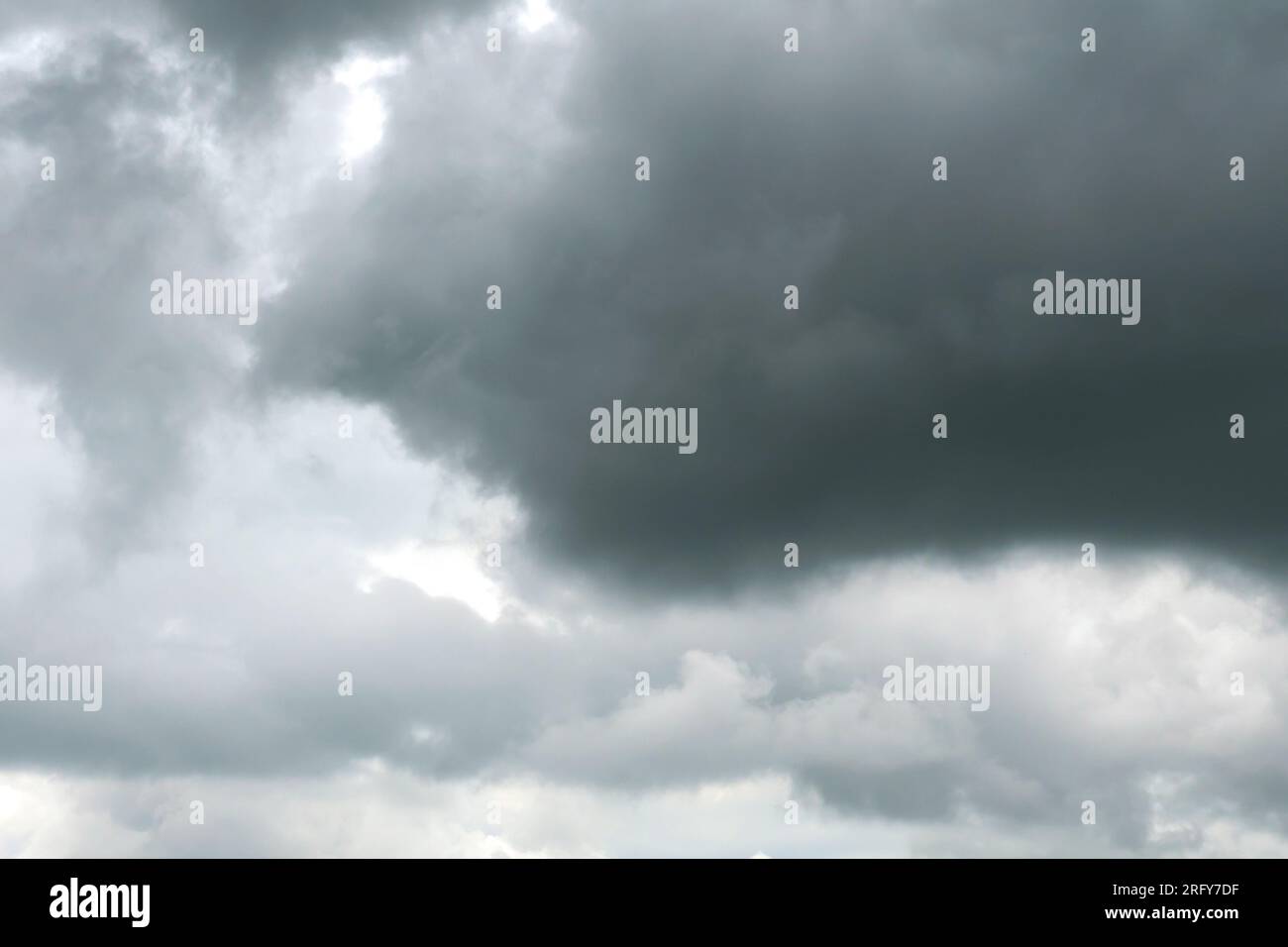 A dramatic cloudscape of dark sky with gloomy storm clouds Stock Photo ...