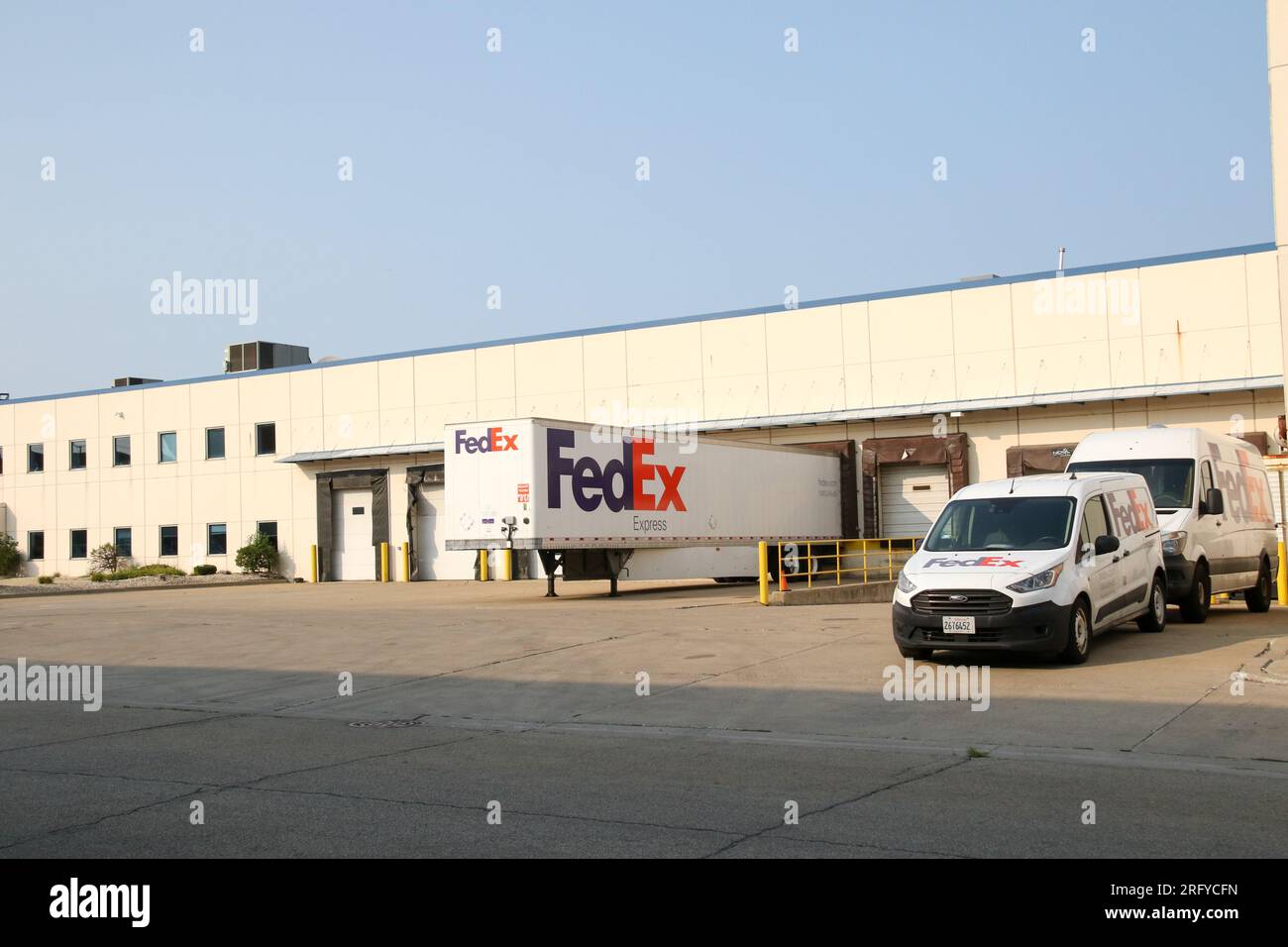 FedEx Ship Center in Chicago Stock Photo Alamy