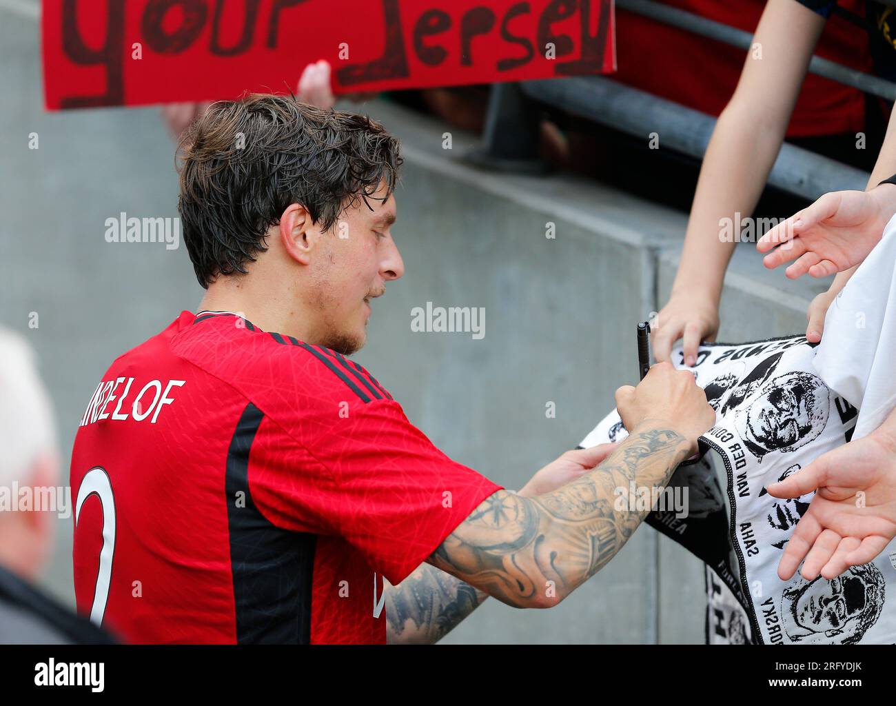 Stunning Lion Back Tattoos: Meaning, Styles \u0026 Placement Tips, image size:1300x1024