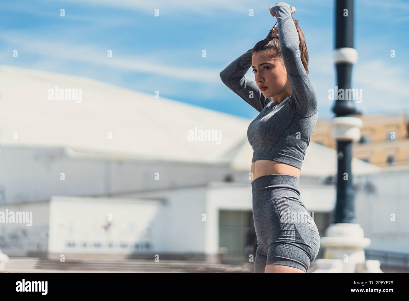 Sportsgirl looking away hi res stock photography and images Alamy