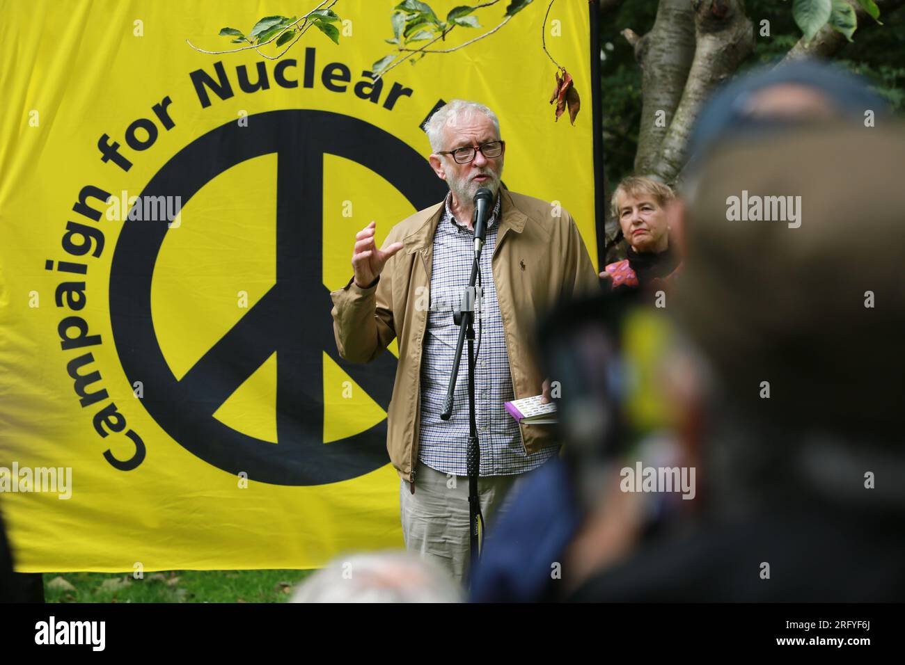 London, UK. 06 August 2023. Jeremy Corbyn MP. Hiroshima Day commemorates the victims of the US atomic bombs dropped on Japan during World War II. The Hiroshima Remembered event in Tavistock Square was organized by the London Campaign for Nuclear Disarmament (CND). Gathered at the annual event, they call for a complete ban on nuclear weapons. Credit: Waldemar Sikora/Alamy Live News Stock Photo