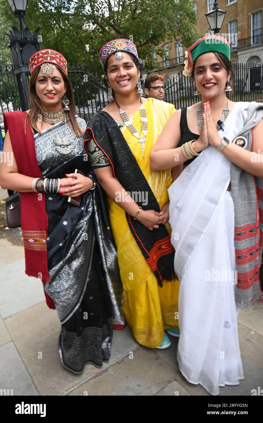 https://c8.alamy.com/comp/2RFYG5N/whitehall-london-uk-6th-aug-2023-national-handloom-day-british-women-in-sarees-organise-saree-walkathon-2023-in-support-of-the-women-in-india-tradition-handloom-weavers-sarees-of-india-indian-women-are-proud-of-their-tradition-which-has-been-ongoing-for-over-a-thousand-years-and-is-still-worn-daily-by-indian-women-all-over-the-world-today-british-colonization-of-india-for-three-centuries-has-not-changed-indias-tradition-and-culture-at-all-credit-see-lipicture-capitalalamy-live-news-2RFYG5N.jpg