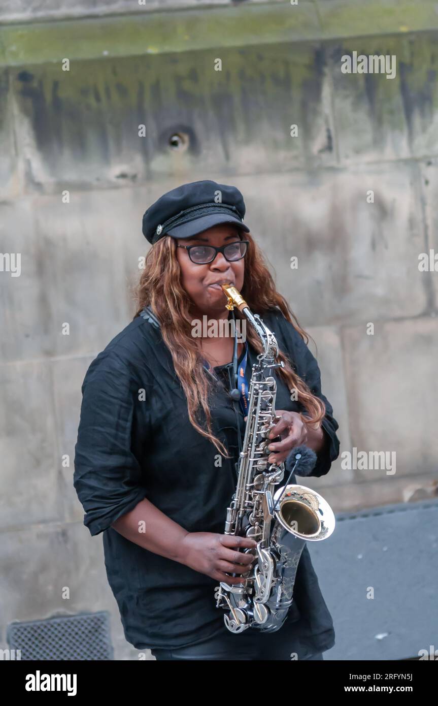 Edinburgh, Scotland, UK. 6th August, 2023. Street performer Sax
