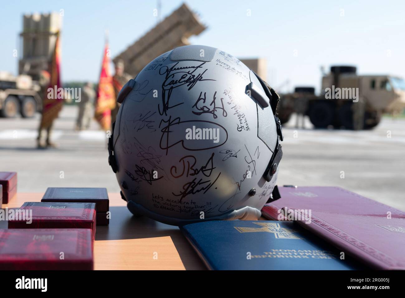 Pilot's helmet hi-res stock photography and images - Page 4 - Alamy