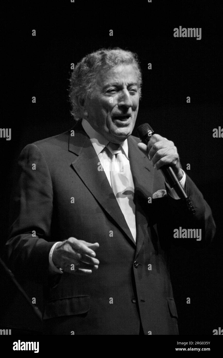 The legendary TONY BENNETT sing to a sell out crowd at the MONTEREY JAZZ FESTIVAL Stock Photo