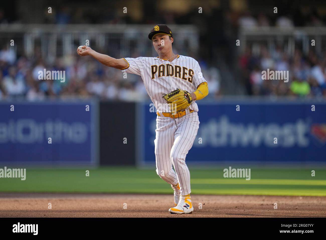 Ha-Seong Kim of the San Diego Padres safely steals third base as