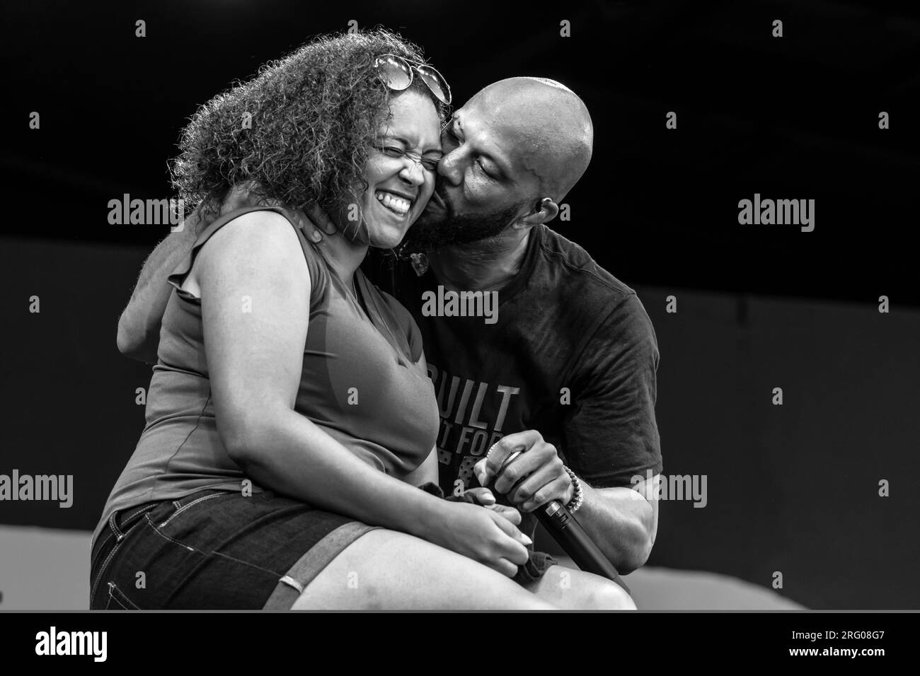 Hip hop artist COMMON honors women by singing to a fan brought up on ...