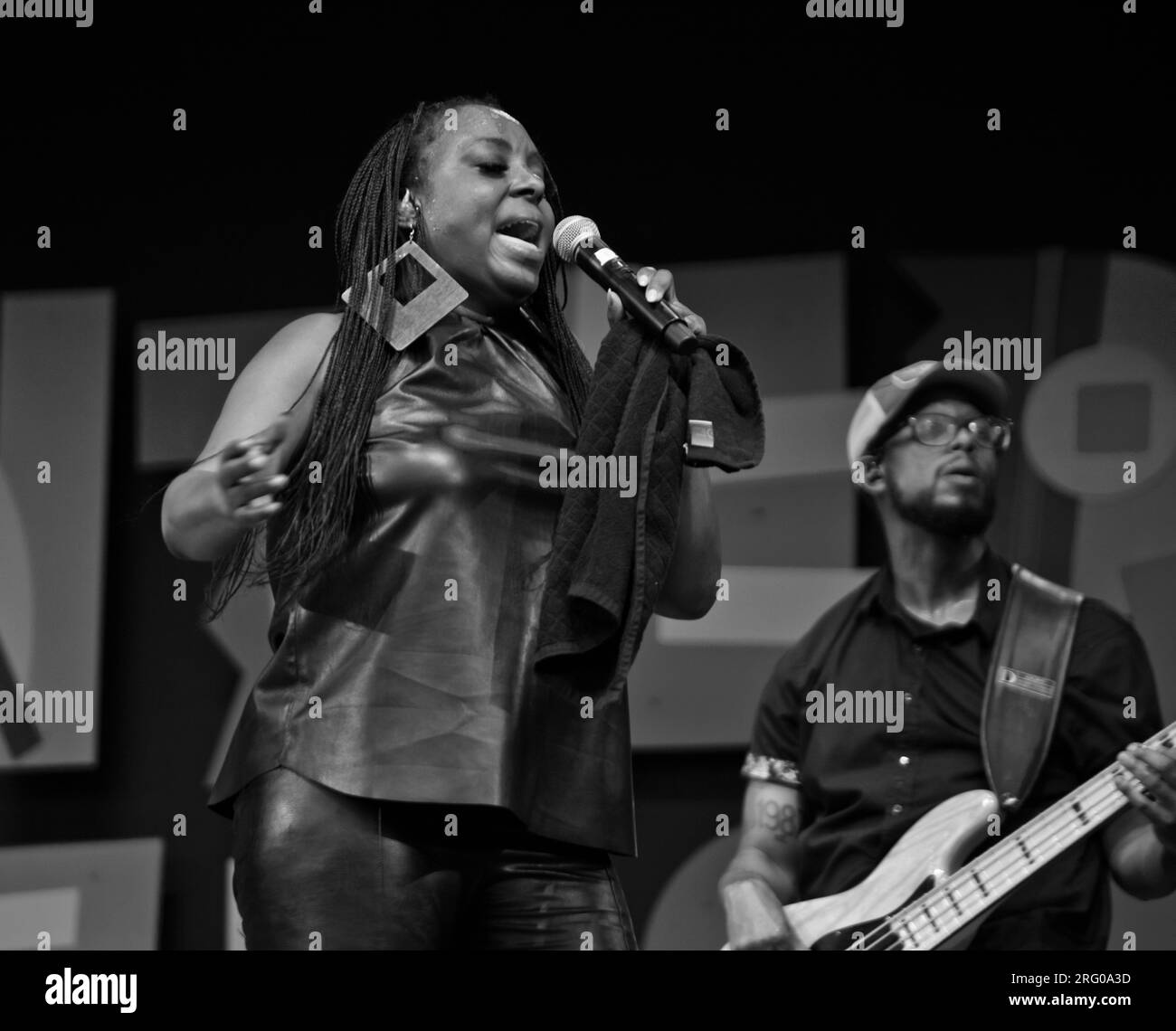 Ledisi wows the crowd with her vocals and energetic stage performance