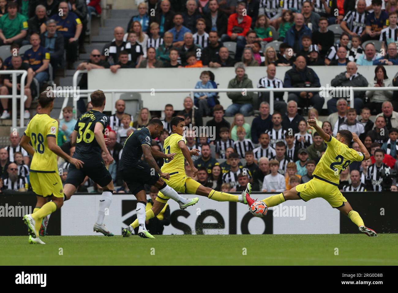 Villareal's Aissa Mandi and Abraham Del Moral block a shot from Newcastle United's Callum Wilson during the Sela Cup match between Newcastle United and Villareal CF at St. James's Park, Newcastle on Sunday 6th August 2023. (Photo: Mark Fletcher | MI News) Credit: MI News & Sport /Alamy Live News Stock Photo