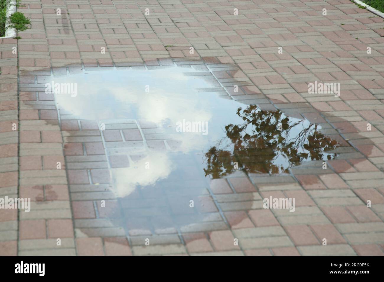 Water puddle on tiles hi-res stock photography and images - Alamy