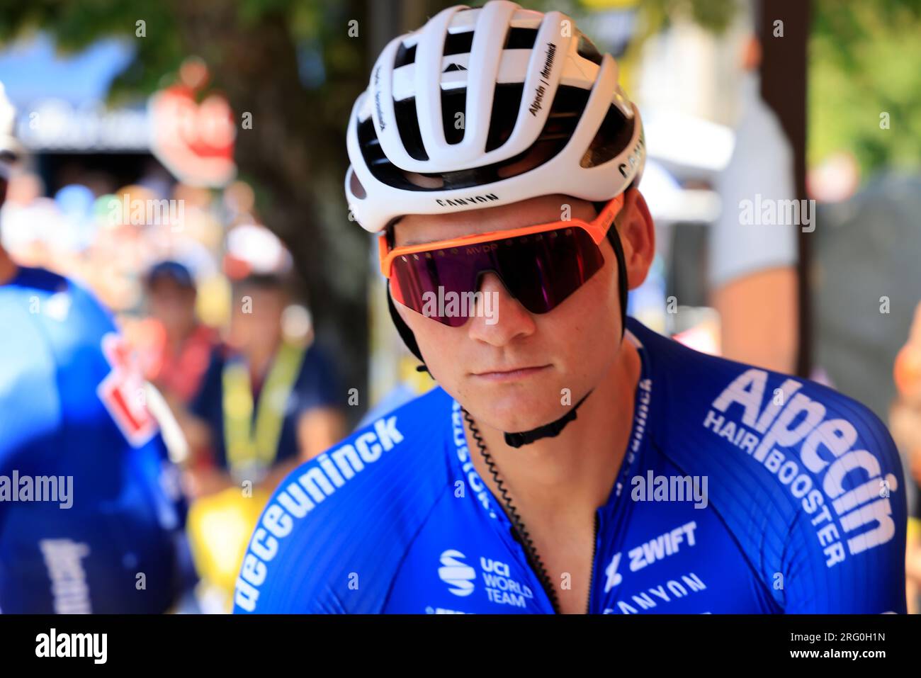 Mathieu Van der Poel avant le départ de la 9ème étape du Tour de France le 9 juillet 2023 à Saint-Léonard-de-Noblat cité de son grand-père Raymond Pou Stock Photo